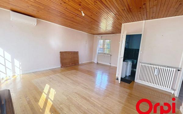 Maison à vendre    2 pièces •  Abrest