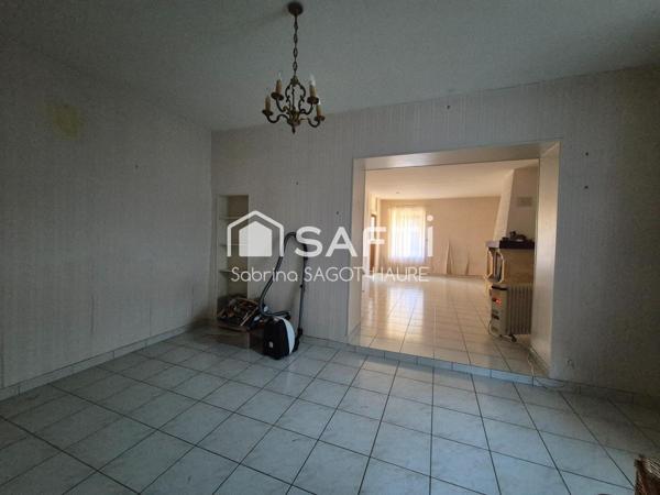 Maison avec garage et jardin