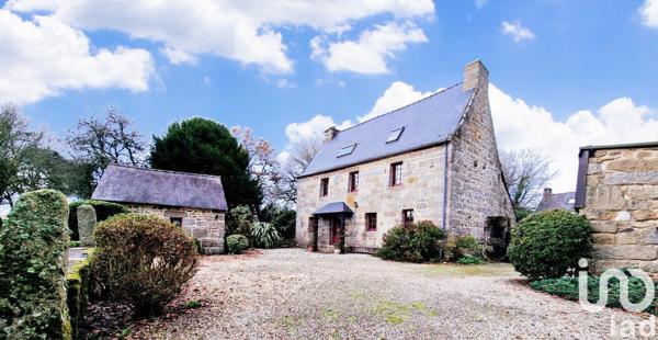 Maison de campagne 5 pièces de 176 m² à Kergrist-Moëlou (22110)