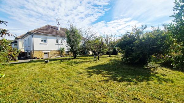 Maison de plain pied surélevée centre ville -100m2 - 3 chambres- terrain 820m2