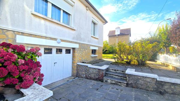 Maison de plain pied surélevée centre ville -100m2 - 3 chambres- terrain 820m2