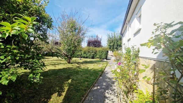 Maison de plain pied surélevée centre ville -100m2 - 3 chambres- terrain 820m2