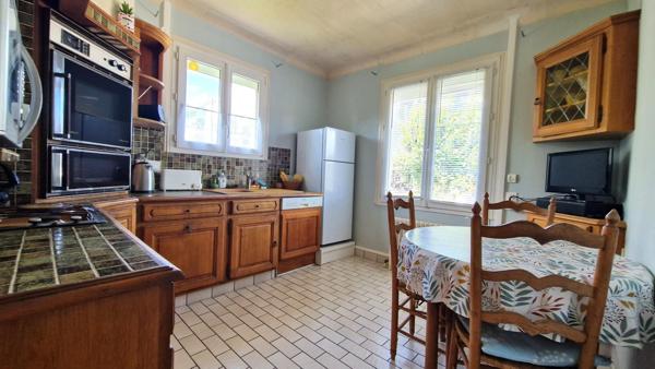 Maison de plain pied surélevée centre ville -100m2 - 3 chambres- terrain 820m2