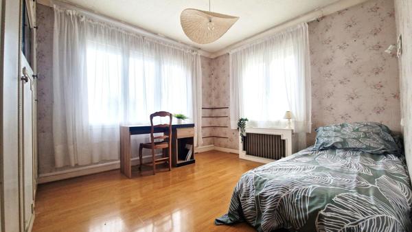 Maison de plain pied surélevée centre ville -100m2 - 3 chambres- terrain 820m2