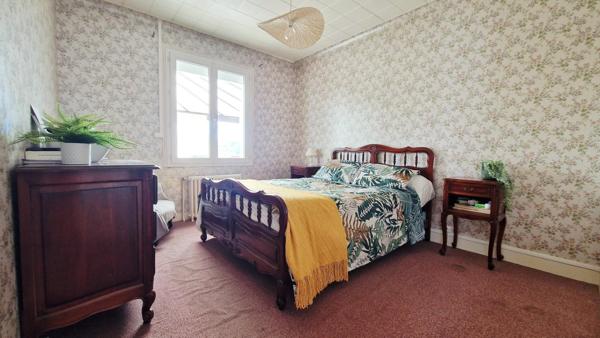 Maison de plain pied surélevée centre ville -100m2 - 3 chambres- terrain 820m2