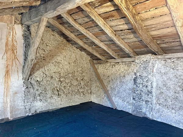 Maison de ville en pierre à rénover, cave et grenier au coeur de Nérac - 69 900€