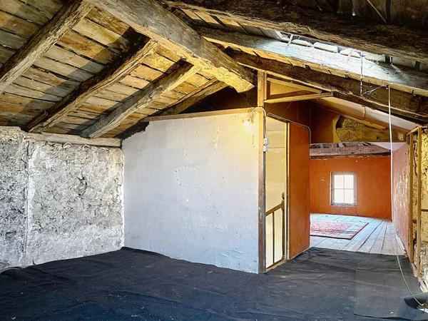 Maison de ville en pierre à rénover, cave et grenier au coeur de Nérac - 69 900€