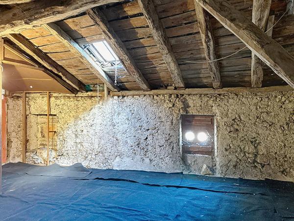 Maison de ville en pierre à rénover, cave et grenier au coeur de Nérac - 69 900€