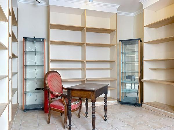 Maison de ville en pierre à rénover, cave et grenier au coeur de Nérac - 69 900€