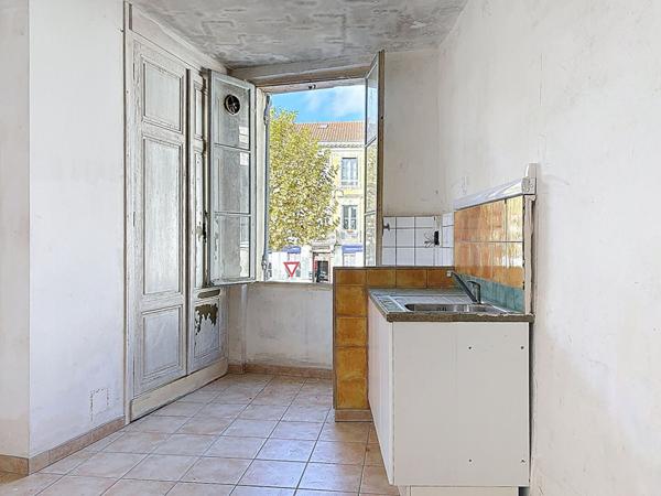 Maison de ville en pierre à rénover, cave et grenier au coeur de Nérac - 69 900€