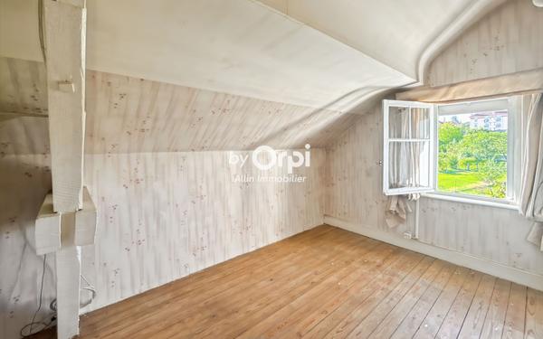 Maison à vendre    5 pièces •  Montluçon