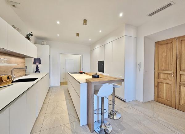 AJACCIO Cours Napoléon - Superbe T3/4 rénové vue mer Ajaccio (20000)