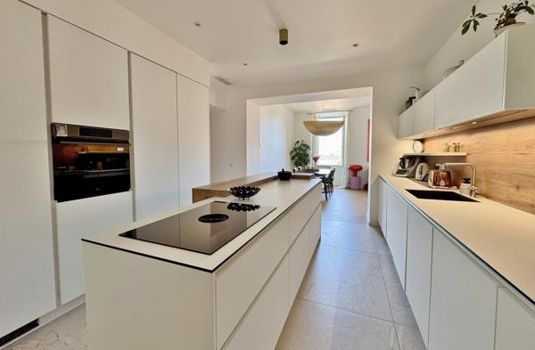 AJACCIO Cours Napoléon - Superbe T3/4 rénové vue mer Ajaccio (20000)