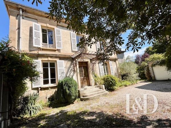 Maison de Maître à Vif - Un charme intemporel, un potentiel rare