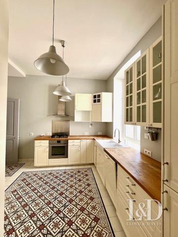 Maison de Maître à Vif - Un charme intemporel, un potentiel rare