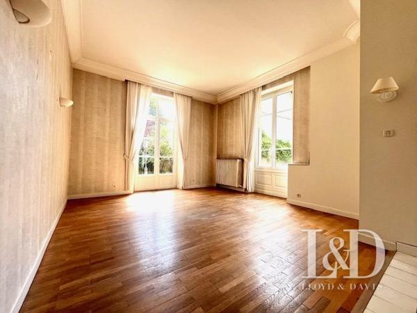 Maison de Maître à Vif - Un charme intemporel, un potentiel rare