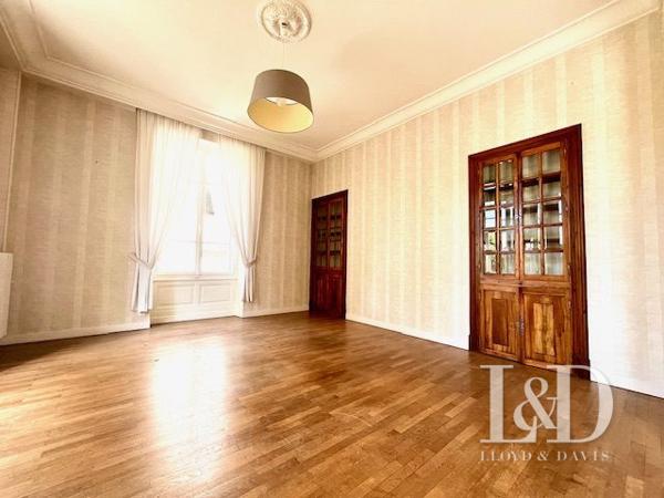 Maison de Maître à Vif - Un charme intemporel, un potentiel rare