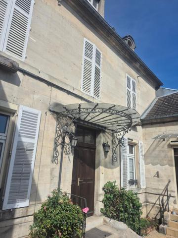 Grande maison de caractère à rénover !