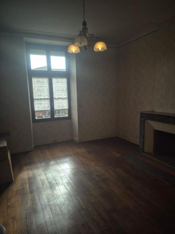 Grande maison de caractère à rénover !