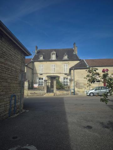 Grande maison de caractère à rénover !