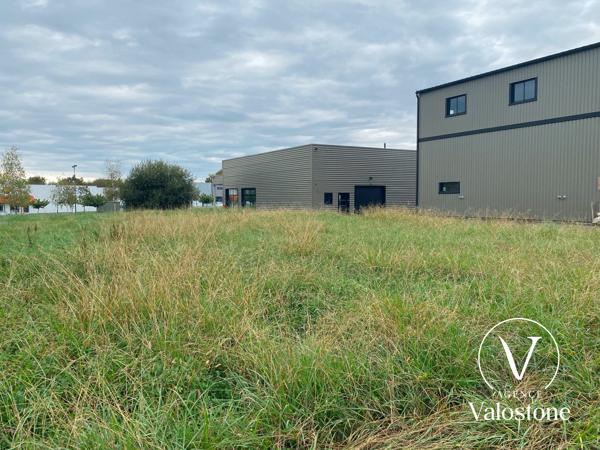 2 x bâtiments industriels de 300 m2 chacun sur Saint Sever avec Terrain Constructible