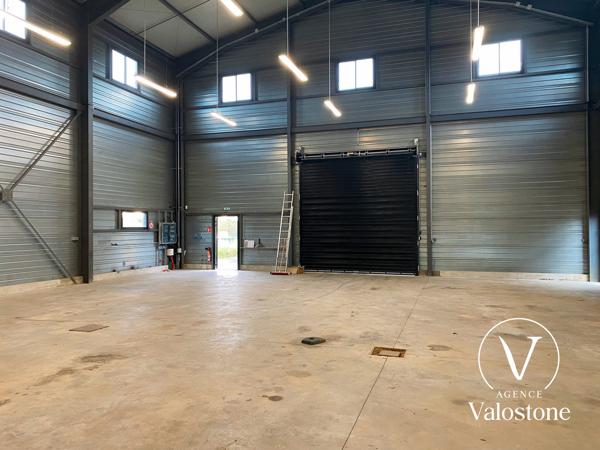 2 x bâtiments industriels de 300 m2 chacun sur Saint Sever avec Terrain Constructible
