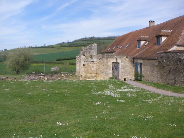 Demeure historique PRECY-SOUS-THIL composée de 15 pièces (390 m²) et 950 m² de dépendances