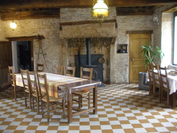 Demeure historique PRECY-SOUS-THIL composée de 15 pièces (390 m²) et 950 m² de dépendances