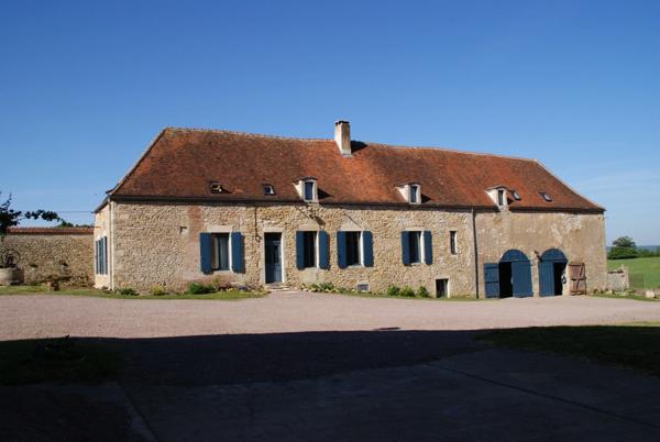 Demeure historique PRECY-SOUS-THIL composée de 15 pièces (390 m²) et 950 m² de dépendances