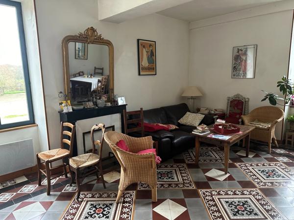 Demeure historique PRECY-SOUS-THIL composée de 15 pièces (390 m²) et 950 m² de dépendances