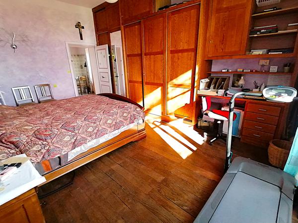 ANCIENNE MAISON DE MAITRE AVEC APPARTEMENTS ET DEPENDANCES EN EXCLUSIVITE