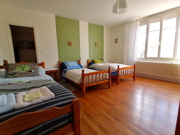 ANCIENNE MAISON DE MAITRE AVEC APPARTEMENTS ET DEPENDANCES EN EXCLUSIVITE