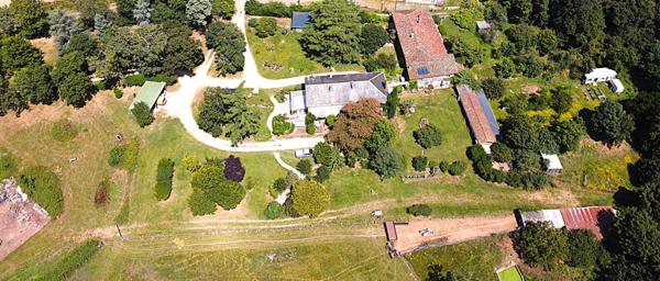 ANCIENNE MAISON DE MAITRE AVEC APPARTEMENTS ET DEPENDANCES EN EXCLUSIVITE