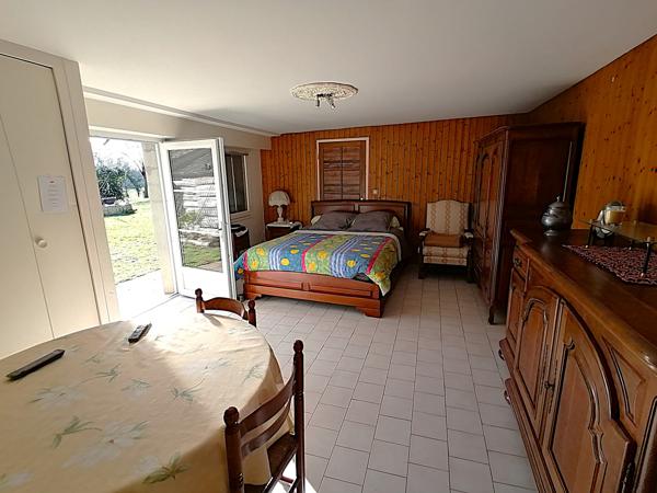 ANCIENNE MAISON DE MAITRE AVEC APPARTEMENTS ET DEPENDANCES EN EXCLUSIVITE