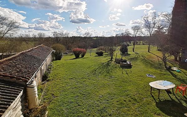 ANCIENNE MAISON DE MAITRE AVEC APPARTEMENTS ET DEPENDANCES EN EXCLUSIVITE