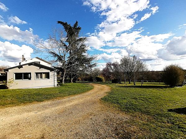 ANCIENNE MAISON DE MAITRE AVEC APPARTEMENTS ET DEPENDANCES EN EXCLUSIVITE
