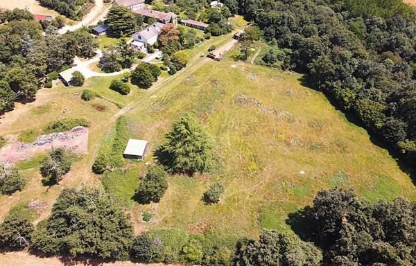 ANCIENNE MAISON DE MAITRE AVEC APPARTEMENTS ET DEPENDANCES EN EXCLUSIVITE