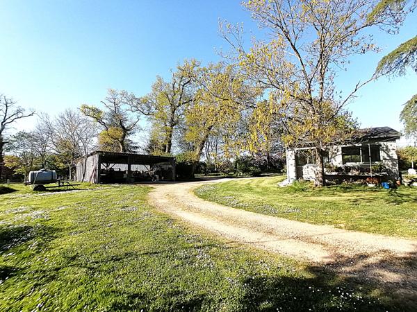 ANCIENNE MAISON DE MAITRE AVEC APPARTEMENTS ET DEPENDANCES EN EXCLUSIVITE