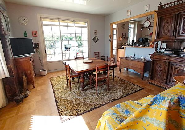 ANCIENNE MAISON DE MAITRE AVEC APPARTEMENTS ET DEPENDANCES EN EXCLUSIVITE