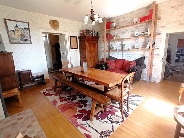 ANCIENNE MAISON DE MAITRE AVEC APPARTEMENTS ET DEPENDANCES EN EXCLUSIVITE