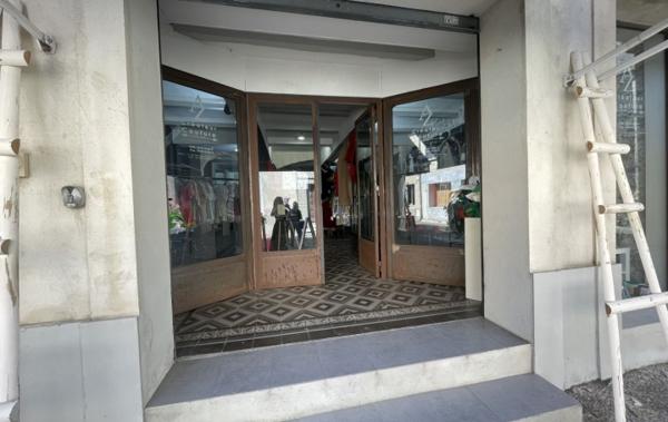 Vente Local commercial mûrs commerciaux LIBRES Aigues-mortes