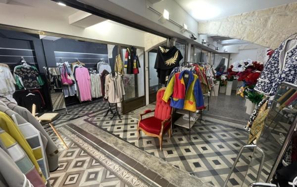 Vente Local commercial mûrs commerciaux LIBRES Aigues-mortes