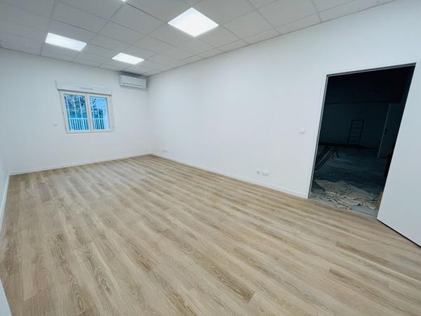 Venelles - Bureau neuf de 24m² en rdc dans ensemble avec cuisine commune