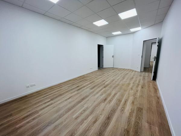 Venelles - Bureau neuf de 24m² en rdc dans ensemble avec cuisine commune