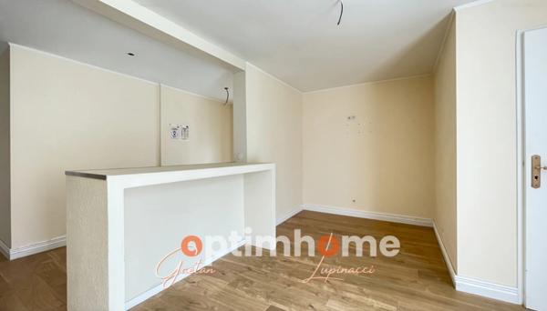 Pour investisseur locatif ou promoteur _ Ensemble immobilier locatif comprenant terrain constructible, Maison et locaux – Bertrange