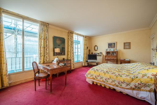 Appartement
         5 pièces
        - 125 m² Bien prestige 1 600 000 € *