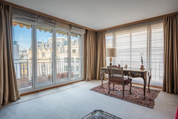 Appartement
         5 pièces
        - 125 m² Bien prestige 1 600 000 € *