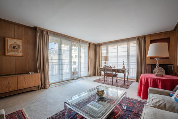 Appartement
         5 pièces
        - 125 m² Bien prestige 1 600 000 € *