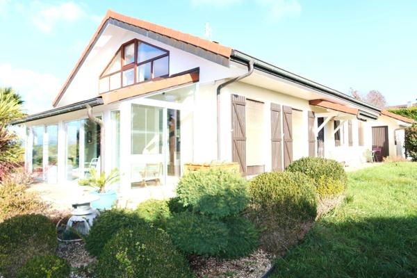 74140 MESSERY. PROX COMMERCES.TB VILLA F6 DE 180 m²HAB AVEC PISCINE SUR 2000m²DE TERR PLAT ET ENSOLEIL.