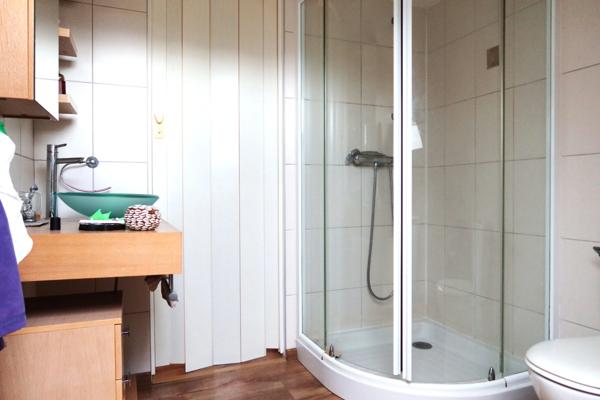 74140 MESSERY. PROX COMMERCES.TB VILLA F6 DE 180 m²HAB AVEC PISCINE SUR 2000m²DE TERR PLAT ET ENSOLEIL.